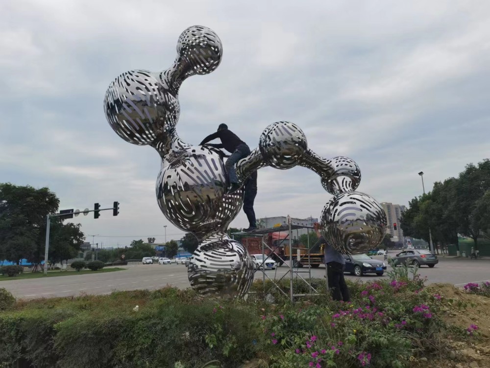 四川成都金牛區(qū)不銹鋼鏡面雕塑