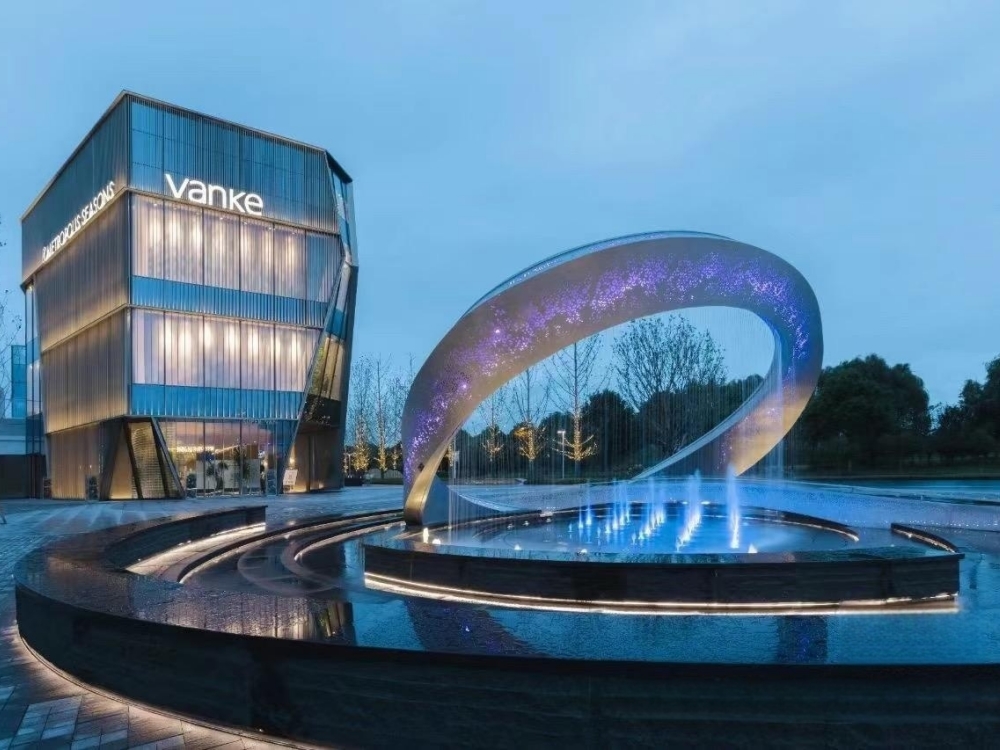 萬科售樓部雙曲面異形環(huán)水簾雕塑