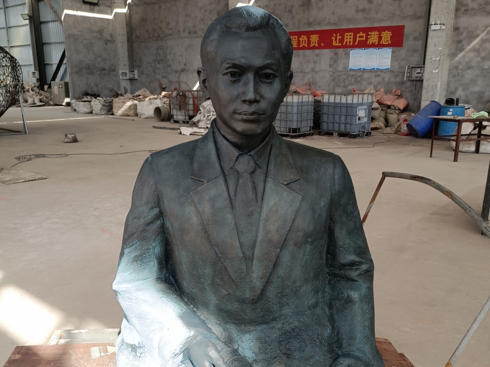 校園人物胸像鑄銅雕塑