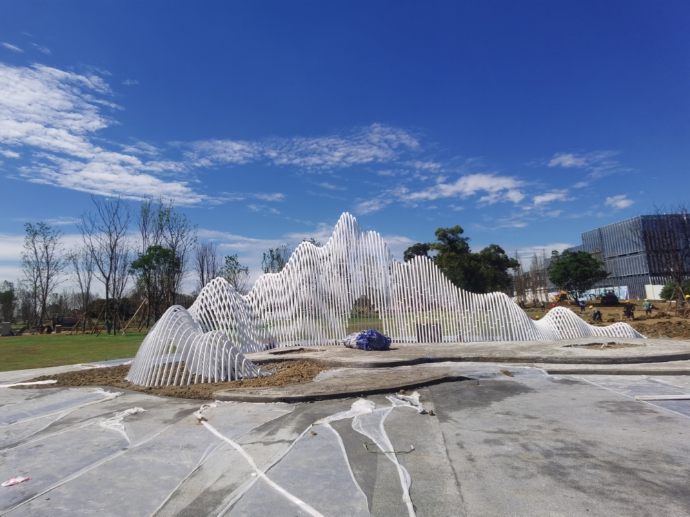 四川成都雙流環(huán)港不銹鋼假山雕塑